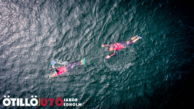 nager en duo sur une course de Swimrun-l'esprit du Swimrun_le partage